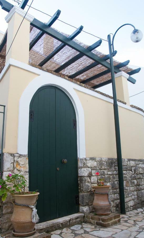 Hristina's Stone Cottage Kassiopi Esterno foto